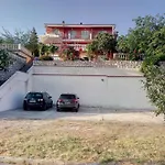 17596a